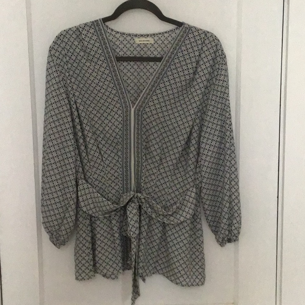Max Studio v-neck geometric print blouse large